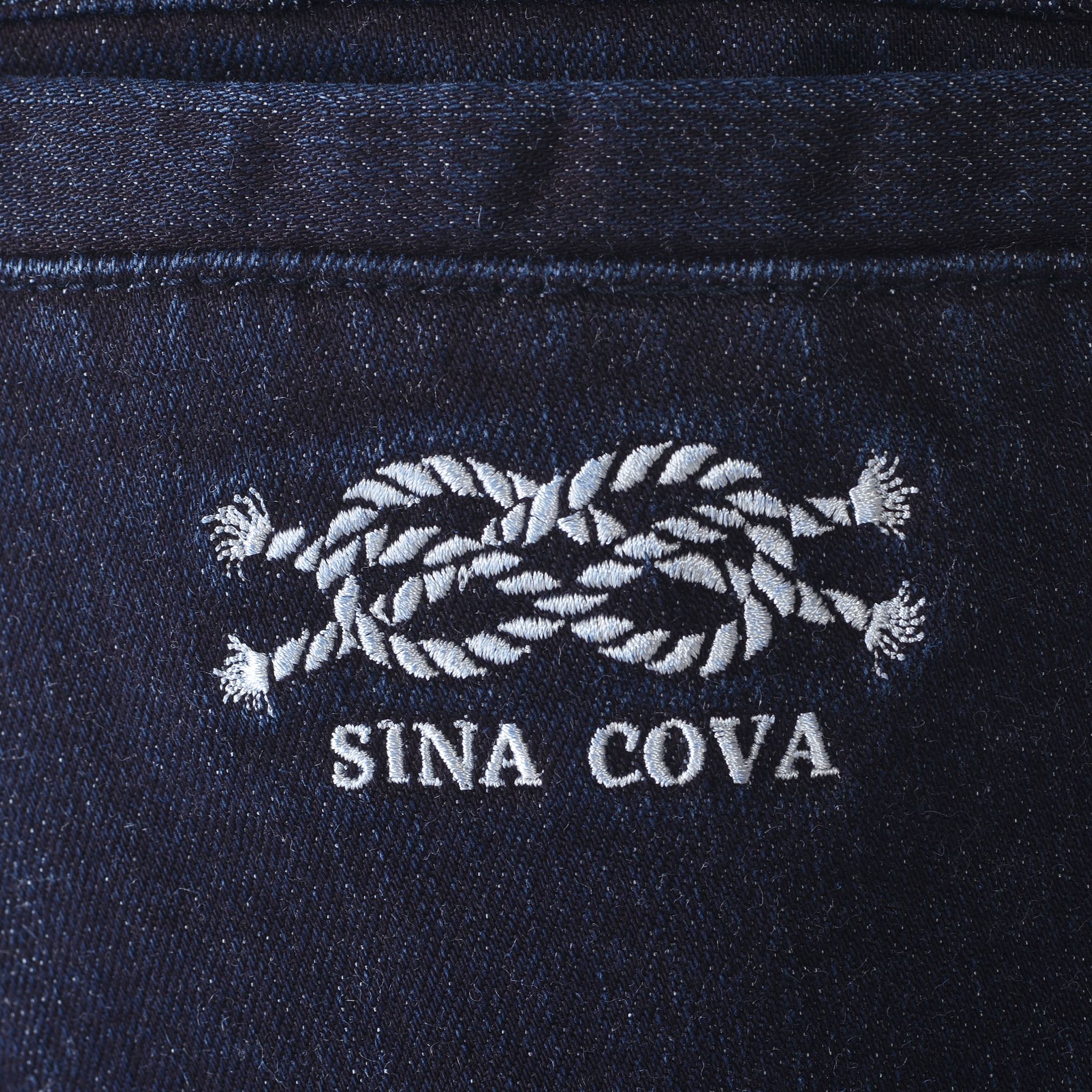 ノータックテーパードデニムパンツ 25225010