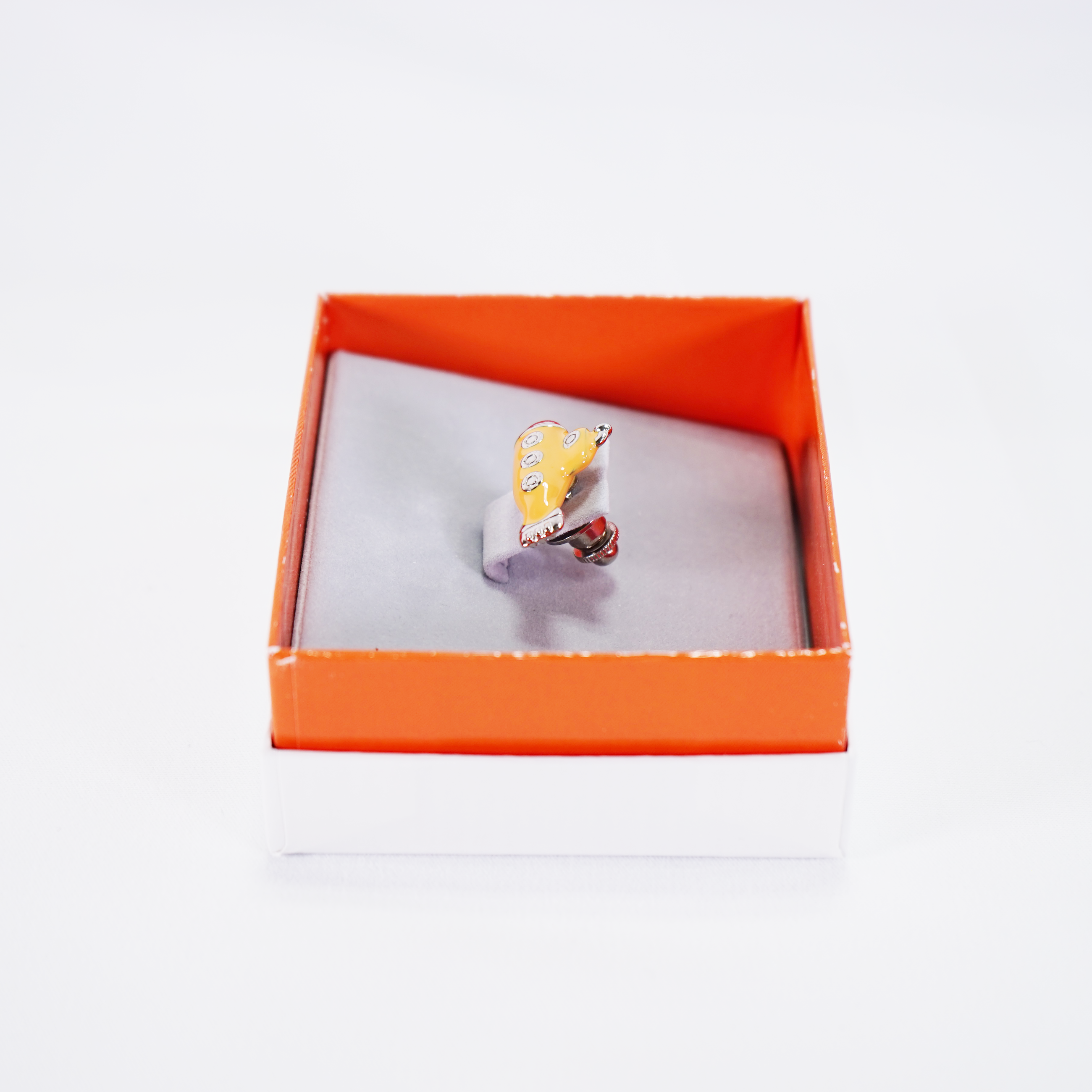 ラペルピン イエローサブマリン 57001190